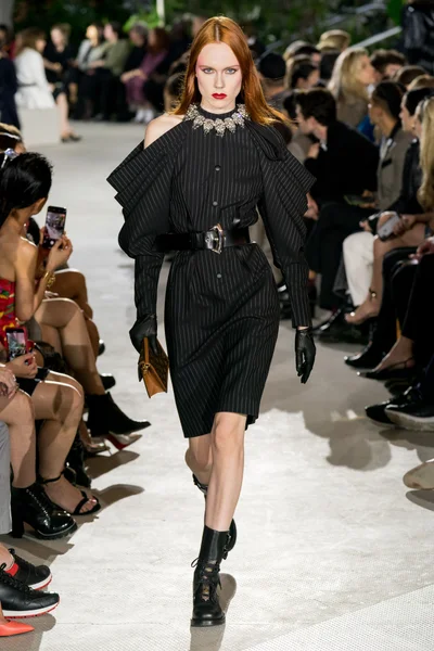 Look 28
